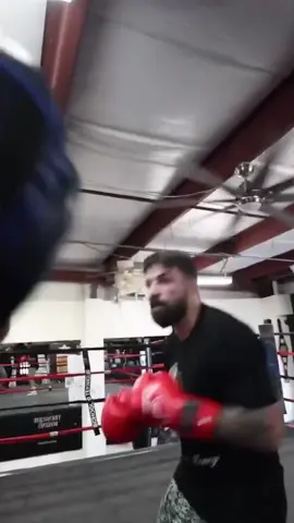 Former #UFC fighter and bare knuckle champ #MikePerry hitting the pads ahead of his boxing match with #JakePaul 🥊 #PaulPerry 
