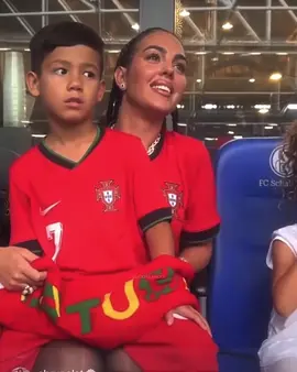 cristiano’s family here to support daddy ❤️ #cristianoronaldo #crisgina #georginarodriguez #new #new #fyp #SantJordi2024 #ronaldo 