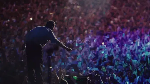 they know that its almost over #twentyonepilotsedit #twentyonepilots @twenty one pilots @joshua dun #clancy #tøp #tylerjoseph #joshdun #blurryface #trench #cliqueart #vessel #sahlofolinagrp #leavethecity #scaledandicy 