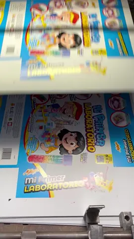 ¡Descubre cómo se crea la magia! 📦✨ Así es como nos encargamos de llevar la diversión a tus manos! 🌟🎨 #DetrásDeLaMagia #MiAlegría #ProducciónCreativa #CalidadYDiversión #juguetesmialegria #fabrica #cajas #fyp #creativo #juguetes