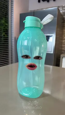 Vc sabe o quanto é importante para dua saude beber no minimo 2 litros de agua diaria?  Con nossas garrafas ecos Tupper, vc podera ter sempre por perto sua agua e controlar no final do dia, quantos litros exatamente tomou, pense nisto, porque pedra no rim, ninguem merece né? ##agua #bebaagua  #bebaaguasempre #vidasaudavel  @Tupperware Espetáculo Belém/PA  @Tupperware Brasil 