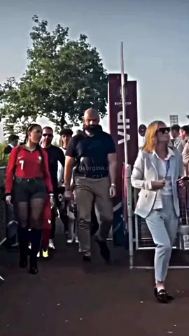 fuego🔥 georgina and kids 🇵🇹🇵🇹#georginarodriguez #2024 #paparazzi #paratiiiiiii