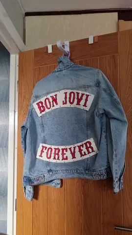 All pinned in place, but broke my sewing machine so it's off to the seamstress tomorrow 🪡 One is a commission, one I'll be putting up for sale 😉 mens size small #bonjovi #bonjoviforever #bonjovijacket #bonjoviforeverjacket #customjacket #denimjacket #80srock #80srockmusic #rock #rockjacket #custombonjovi 