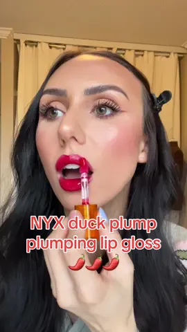 PSA this stuff is strongggg🌶️ @NYX Professional Makeup  #plumpinggloss #duckplumpfm #nyxduckplump #plumplips #newmakeup #drugstoremakeup 