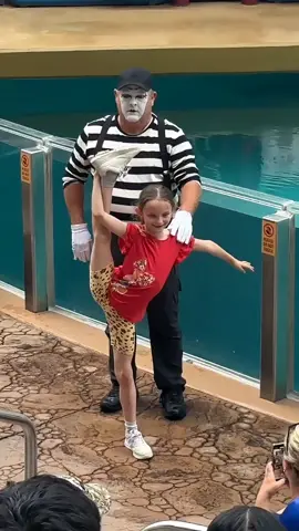 Mime Funny #bestoftom #hilarious #mime #tomthemime #tom #seaworldmime #tomtheseaworldmime #totanthemime #vairal #vairalvideo #funny #funnyvideos #fyp #foryou #foryoupage 