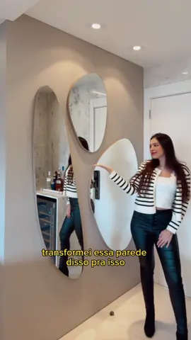 Transformação da minha entrada com os espelhos orgânicos Aisha da Duna.  O conjunto acompanha o kit para instalação. Escolhi a borda na cor dourada e também existem outras cores. Os produtos são de alta qualidade, materiais de primeira linha, não distorcem a imagem que é 100% nítida. Esse trio é exclusivo da Duna e vocês podem adquirir pelo site deles com o desconto de 15% válido até dia 30/06 com o cupom: “BRUNA15”, após essa data, desconto de 10% “BRUNA10”.  Link para a compra: https://amo.to/K/O8H4T8/O7EP2A #espelho #espelhos #espelhosorgânicos #espelhoorganico #espelhoredondo #espelhodecorativo @Duna • Espelhos Decorativos 