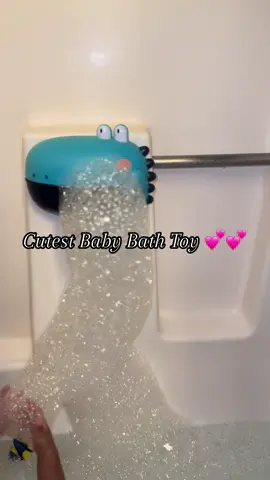 A great way to keep them  entertained 🫧 #babyproductsfornewborn#babyproductrecommendations #recommendedbabyitems #purehappiness#shampoorecommendation#bathtoysforkids#bathtimehacks
