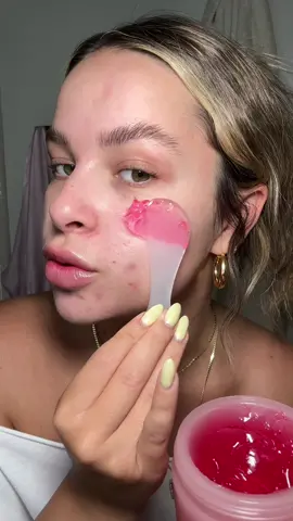 the BEST mask ive ever put on my face!💖 shop at the link in my bio! #EOEOpartners #Medicube #Collagenjellycream #Kbeautyskincare #glassskin #viralskincare #koreanskincare #jellyfacemask #facemask #viralfacemask #glassskinroutine #fyp 