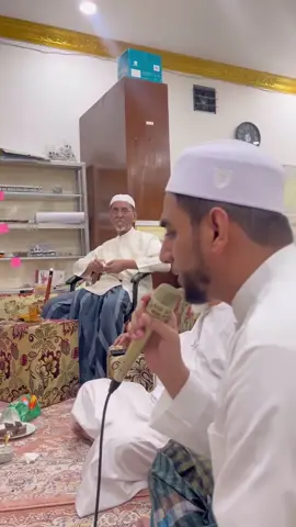 Munsyid Hasan Alwi al kaf  #qosidahhadromi #solawat #habaib #tarim #habibmurtadhoalkaf #condet #tegal #habibtohiralkaff @السيد حسن علوي الكاف 