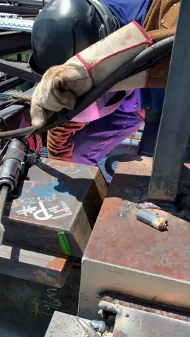 #ironworkers #welder #ironworkersunion #local86 #construccion #ironworkerslife #ironworker #fieldwelder #workinghard #soldadura #tiktokwelder #weldernation #soldar⚡ #soldador #welding #construction #weldinglife #structuralwelder #LN25 