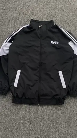 Tracksuit dua garia lengan #rekomendasioutfit #jaketphmps #jaket 