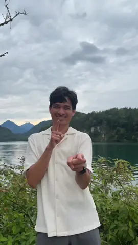 Apakah si Kameramen joget joget juga???? 
