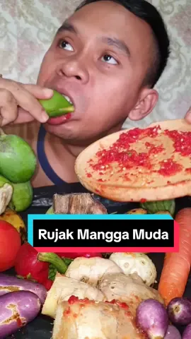 Makan Rujak Pelam Muda Nikmat