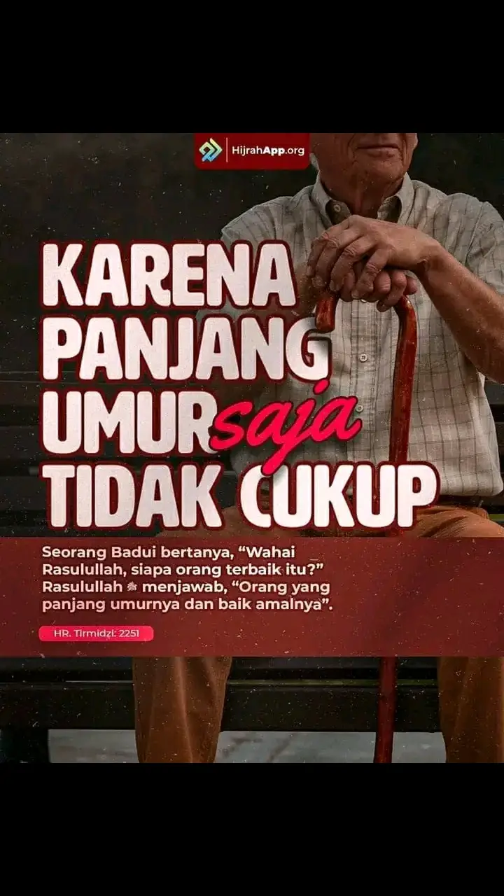 Ⓜ️𝐞𝐝𝐢𝐚  𝐒𝐚𝐥𝐚𝐟 ⚠️PANJANG USIA YANG BAIK AMALANNYA عَنْ أَبِي صَفْوَانَ عَبْدِ اللهِ بْنَ بُسْرٍ الأَسلَمِيِّ رَضِيَ اللهُ عَنْهُ، قَالَ: قَالَ رَسُوْلُ اللهِ صَلَّى اللهُ عَلَيْهِ وَسَلَّمَ: «خَيْرُ النَّاسِ مَنْ طَالَ عُمْرُهُ وَحَسُنَ عَمَلُهُ » Dari Abu Shafwan Abdullah bin Busr Al-Aslami radhiyallahu ‘anhu ia berkata, Rasulullah Shallallahu ‘alaihi wa sallam bersabda, “Sebaik-baik manusia adalah yang panjang umurnya dan baik amal perbuatannya.” (HR. At-Tirmidzi, no. 2330, dinilai Shahih oleh Syaikh Al-Albani dalam As-Silsilah As-Shahihah no. 1836).[/div] Faedah Hadist Hadist ini memberikan faedah-faedah berharga, di antaranya; 1. Penjelasan tentang tipe manusia yang terbaik, karena setiap amal yang ia perbuat akan menambah kedekatannya kepada Allah Ta’ala, oleh karena itu sebaik-baik manusia adalah yang diberi anugerah dua hal ini, yaitu panjang umur dan amal saleh di setiap umurnya. 2. Masalah umur ini di tangan Allah Ta’ala, manusia tidak memiliki hak sedikit pun, tetapi masalah baik dan tidaknya amalan mereka di dunia, manusia memiliki hak, karena Allah Yang Mahahikmah menciptakan akal, menurunkan kitab suci, dan mengutus Rasul guna menjelaskan Islam dengan jelas dengan dalil yang kuat. Setiap orang mampu untuk berbuat yang terbaik, Rasulullah Shallallahu ‘alaihi wa sallam menginformasikan bahwa menyambung silaturrahmi itu termasuk di antara amal saleh yang menyebabkan panjang umur seseorang, seperti sabda Rasulullah shallallahu ‘alaihi wa sallam (yang artinya), “Barangsiapa yang ingin dilapangkan rezekinya dan dipanjangkan usianya hendaknya menyambung silaturrahim.” (HR. Al-Bukhari no. 1925, 5527 & Muslim, no. 4638, 4639). 3. Petunjuk yang jelas bahwa hanya sebatas panjang usia saja bukan jaminan terbaik tanpa amal saleh yang diperbuatnya, justru itu akan menjerumuskannya ke dalam keburukan yang sangat berbahaya. Oleh karena itu, sebagian ulama tidak ingin didoakan panjang usia kecuali dengan ditambahkan, “Semoga Allah memanjangkan usiamu dalam ketaatan kepada-Nya.” Alasannya yaitu panjang usia itu bisa jadi keburukan baginya. Semoga kita semua termasuk yang panjang usia dan baik amalnya, mendapatkan husnul khatimah. 4. Setiap kesempatan hidup di dunia ini agar tidak disia-siakan. Secara zahir bahwa panjang umur dengan kebajikan lebih baik daripada pendek umur dengan ketaatan. Wallahu Ta’ala A’lam. Referensi Utama: Syarah Riyadhus Shalihin karya Syaikh Shalih al Utsaimin, & Kitab Bahjatun Naazhiriin Syarh Riyaadhish Shaalihiin karya Syaikh Salim bin ‘Ied Al Hilaliy. sumber : https://bimbinganislam.com/fawaid-hadist-85-panjang-usia-yang-baik-amalannya/ ⚠️𝐀𝐌𝐁𝐈𝐋 𝐈𝐋𝐌𝐔 𝐌𝐄𝐃𝐈𝐀 𝐒𝐀𝐋𝐀𝐅 ____________________ ♏𝐒 𝐀𝐲𝐨-𝐀𝐲𝐨 𝐁𝐞𝐥𝐚𝐣𝐚𝐫 𝐋𝐚𝐠𝐢 𝑨𝒅𝒎𝒊𝒏 Ⓜ️𝐞𝐝𝐢𝐚  𝐒𝐚𝐥𝐚𝐟 📕........................................✍️