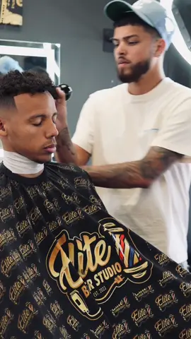 Have fun while doing what you love 💈#barber 