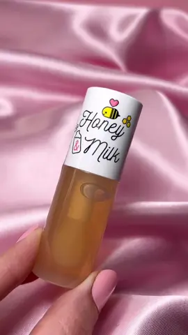 🐝A’PIEU lip oil HONEY MILK🥛 My current favourite😍 juicy lips, great texture, stays on the lips, no weird taste or smell💛gonna repuechase for sure!  @Stylevana @apieu.official  #apieu #honeymilk #lipoil #affordablemakeup #koreanmakeup #lipstick #musthave #lip 