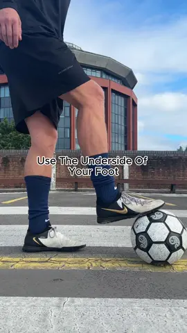 Learn The Pull & Lift ⚽️🔥 #Soccer #soccerskills #tutorial #futebol #football 