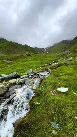 Paharon ky pichy wali Dunya ❤️😍🏔️ . . . Tormik Meadows Skardu 🏔️ . . . #fy #fypシ゚viral #nature #machuluvalley #explore #travelbeautifulpakistan #foryou 