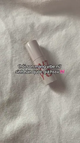 into you w6: son có mùi kẹo ngọt thơm xỉuuuu luôn, như mứt nho á 🍇 giá của em này rất rẻ so với chất lương, không hiểu tại sao màu này không hot hơn, theo mình là tốt hơn fwee một xíu #cbeauty #makeup #lipmud #intoyou #liptint #CapCut #beauty 