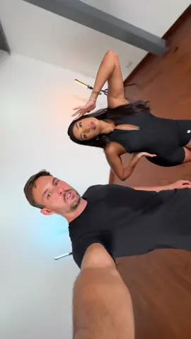 Quick Full Body Workout  Here are the details for this short version of the workout: 1. Side to side squats 2. Reverse lunge + pulse 3. Push ups 4. Push back + climber 5. Shoulder taps + reach 45s on / 15s Rest / Repeat 3 times