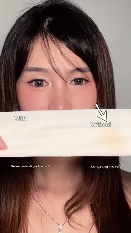 Penasaran banget sama setting spray ini dan ternyata emang sebagus itu, apalagi untuk aku yang sering banget sentuh muka dan nemplok sana sini jadi kebantu karena ngunci makeup aku💗 #rekomendasimakeup #BeautyTok #reviewjujur 