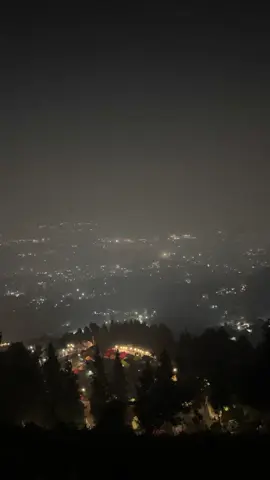 seperti biasa malam yang tenang dan sepi...  #pemandangan #gunung #alam #fyp #vibesgunung #malam #malamjumaat #vibes 