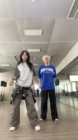 Ai nắn cái tay thẳng ra với:) (dc:?) @Phước Le #xh #fyp #viral #heinepe #foryou #trending #soobinhoangson #tlinh 