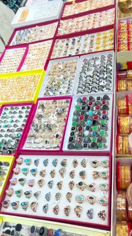 Beautiful shop🌹#madina #makkah #foruyou #viralvideo #islamic_video #saudiarabia #trending #shopping #imranrahimi❤️ 