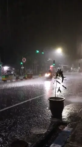 Yang ... malam ini Nganjuk hujan deras