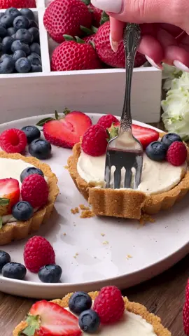 Mini Cheesecakes 🤍✨ Super cute no bake, mini cheesecakes with graham cracker crusts, creamy white chocolate cheesecake fillings topped with fresh berries. The perfect summer & 4th of July treat! ❤️🤍💙 #minicheesecake #cheesecake 