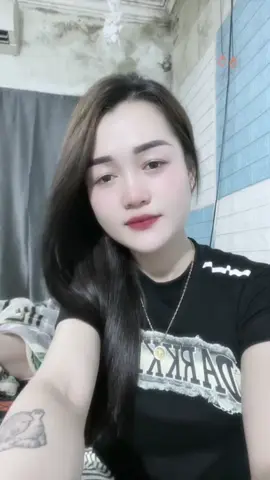 Có con bạn cùng giường thất tình mà mình zui zữ dị ta 😂