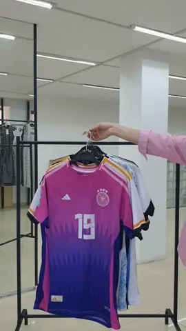 اطلاق مجموعتنا الاولى من بلايز الفرق ولاعبين كرة القدم 🤍.  _ القياسات الموجودة: S_M_L_XL. _ السعر 10$_ _ متوفر شحن لجميع دول العالم.  #بلايز #ملابس #نوادي #متجر #كرة_قدم 