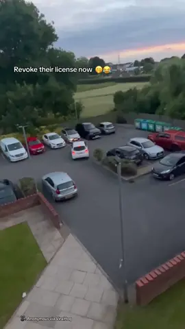 How can someone be this bad at driving? 😂 🎥Anonymous via ViralHog