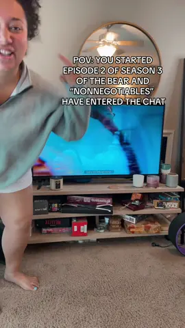 After watching episode one and then going into this episode, it’s like a WILD RIDE lol. And these “nonnegotiables” are truly INSANE. But stay tuned lol #thebear #thebearhulu #thebearseason3 #thebearfx #jeremyallenwhite #ayoedebiri #hulu @hulu 