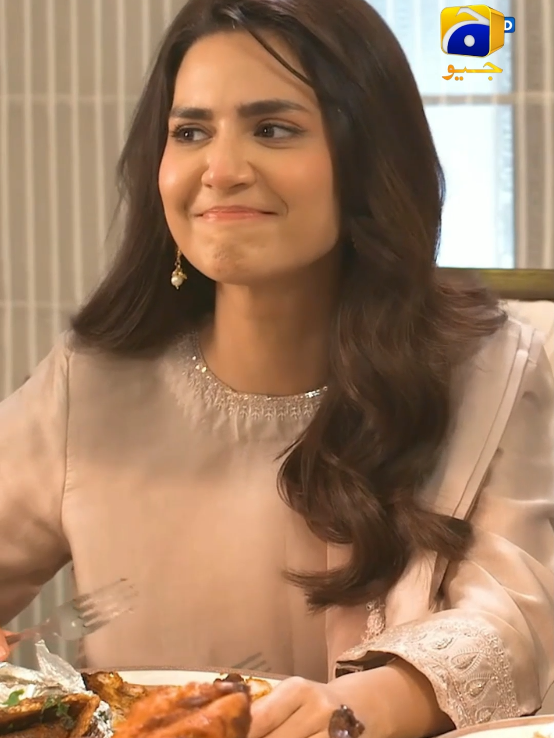 Baba, office aur business ki koi baat nahi hogi. #whattowatch #sabooraly #madihaimam #affanwaheed