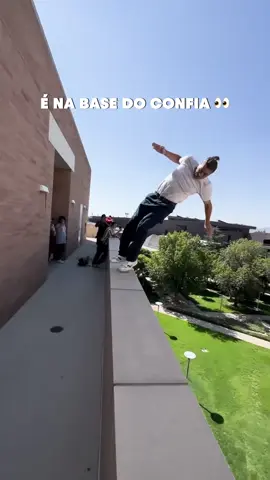 Cuidado com o vão… 👓🤏😳 #redbull #tedáaaasas #parkour #freerunning #salto #vão 