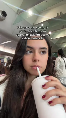 Yo viendo vomo hacen fila para entrar al avion 🫠🫠 #humor #comedia #avion 