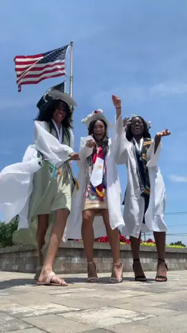 WE DID ITTTT!!!🥂@ero❤️‍🔥❤️‍🔥❤️‍🔥 @Aliyah B   #classof2024 #2024graduate #pittsburgh #molloy #stonybrook #fyp #bigbacks