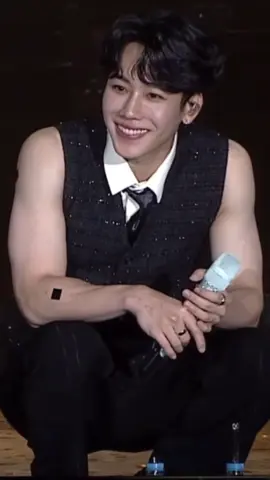 The look of love 😍😍🫶🏼@warwanarat #yinyin_anw #yinyin #yinwar #yinwarisreal #yinwarconcert #warwanarat #yinwar🐻🐒🌈❤️ 