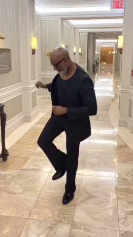 Moves 👌🏾🔥 #mensfashion #mens #lookinggood #nebs #dressup #grooming #goodlife  #classy #explore #shoe #fit #fashion #mensfashion #fitnessmotivation #toronto #canada #men’s physique  #joy #happiness  I DO NOT OWN THE RIGHTS TO THIS MUSIC.