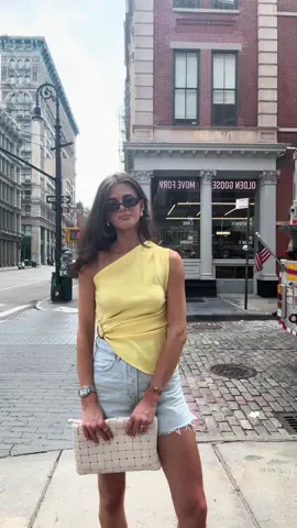 a yellow summer 🍋🍋🍋 #summertrends #OOTD 