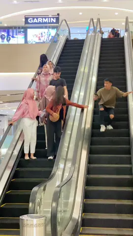 Prank ambil hp.  *oh iya kamu juga bisa gunakan KODE berikut 