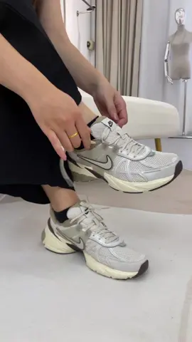 NIKE V2K RUN SAIL TAN BROWN 🤎