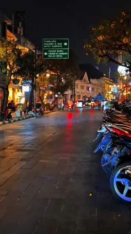 Sepanjang jalan kenangan. #braga #bandungmalamhari #bandungvibes #tiktok 