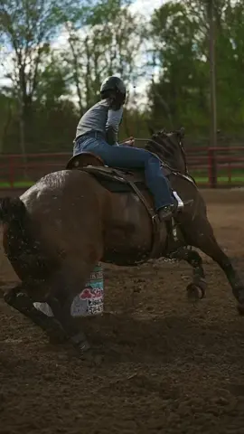 The baddest of all baddies 😎💎✨💁🏼‍♀️🧨 #barrelracer #barrelhorse #barrelracing #barrelracingtok #barrelrace #barrelhorses #barrelhorsesoftiktok #prca #rodeo #rodeo #prcarodeo #prcarodeos #rodeolife #rodeotok #prorodeo #wpra 