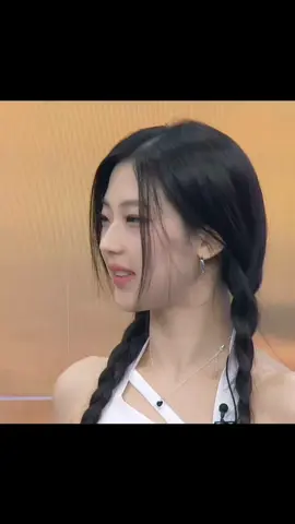 ketika mc dan penerjemah sama2 ngomong. ruka lucu bgt  clingak clinguk 😅 #babymonster #ruka 