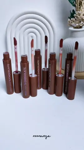 warna nya cantik, wangi nya coklat bgt 😭💋🍫 stay nya mantul pollllllllll🔥#lipcream #lipmatte #lipstiktahanair #lipglaze #coklat #fypシ゚viral 