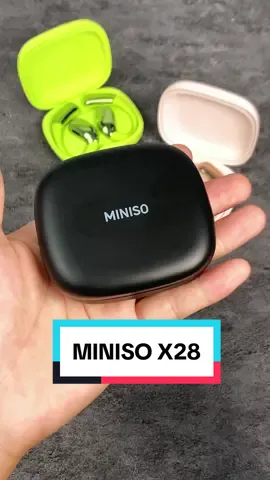 Wear very comfortable wireless Bluetooth headphones #trending #fyp #foryou #tiktok #viraltiktok #earbuds #earphonechallenge #wearearphones 