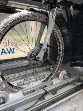 #cyclewash #robot #cleaning #uae #france #madeingermany #germany #bike #bikelife #saudiarabia🇸🇦 #cycling #cleaning #europe #ai #italy #switzerland 