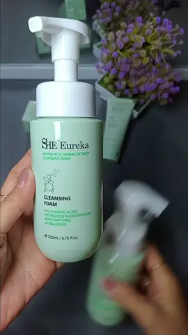 Pembersih wajah dari she'erueka bisanya lembut #facialfoam #cleanser #pembersihwajah #she'eureka #fyp 